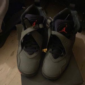 Jordan 8 Retro Take Flight Undefeated (GS) size 4.5